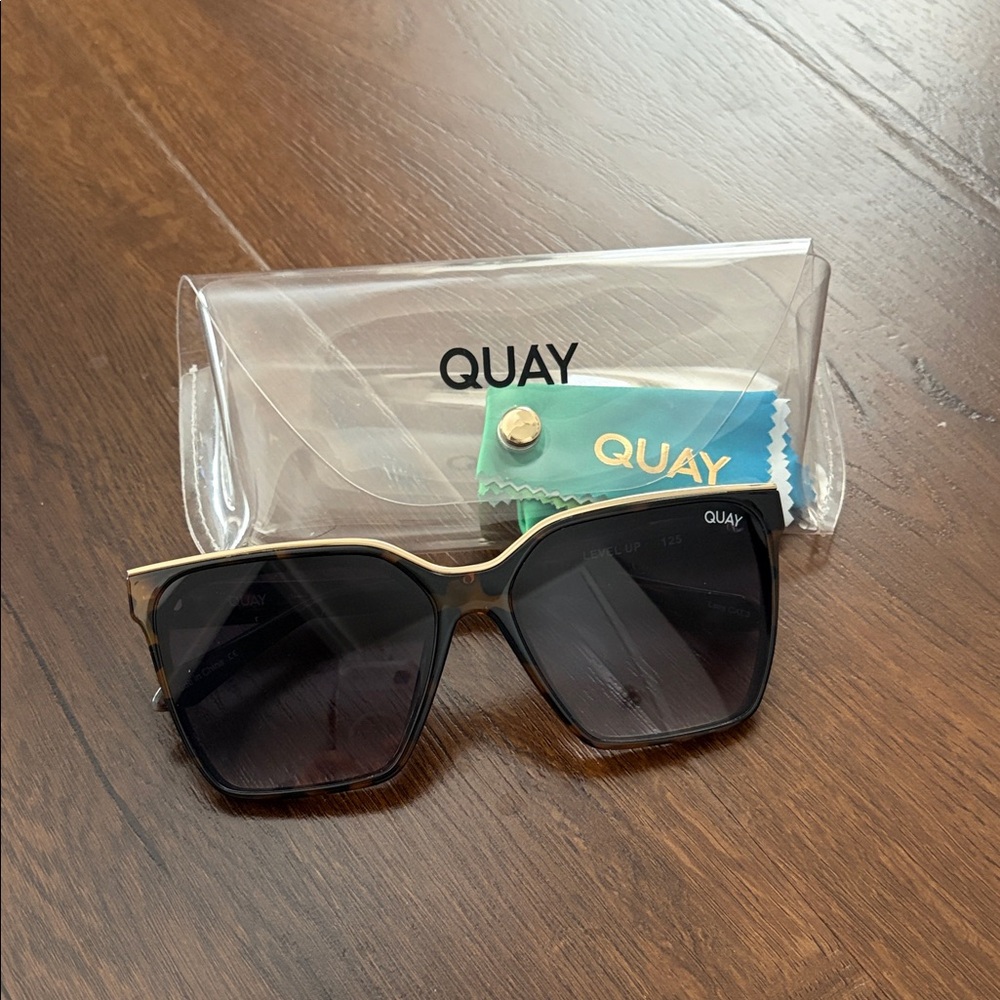 Quay Black and Gold Sunglasses 🕶️